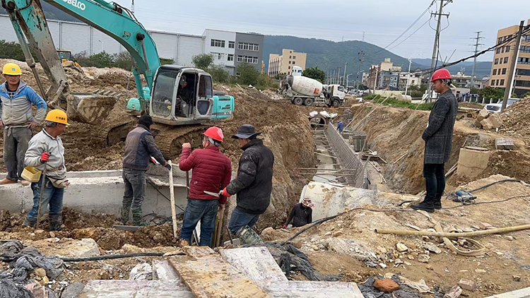 ���̰���