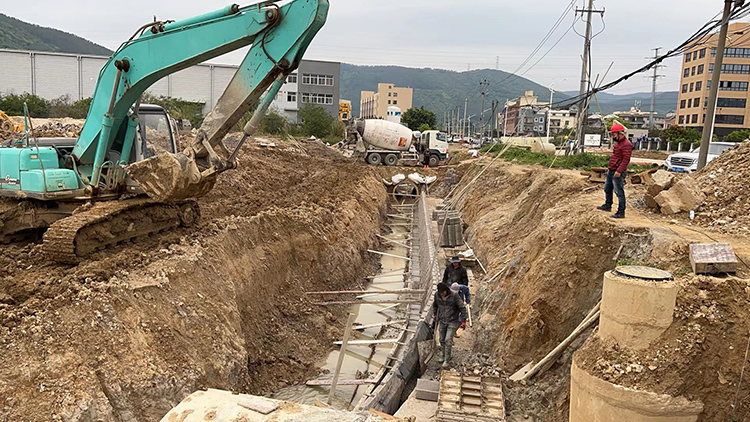 ���̰���