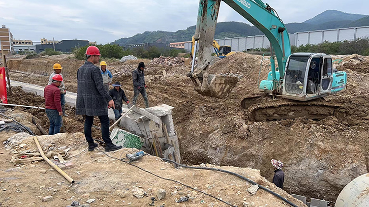 ���̰���